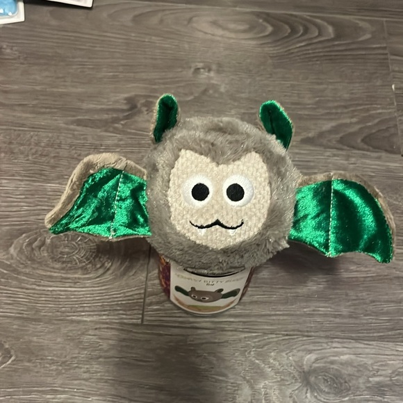 tart green apples accented by a sweet candy twister - Picture 2 of 3